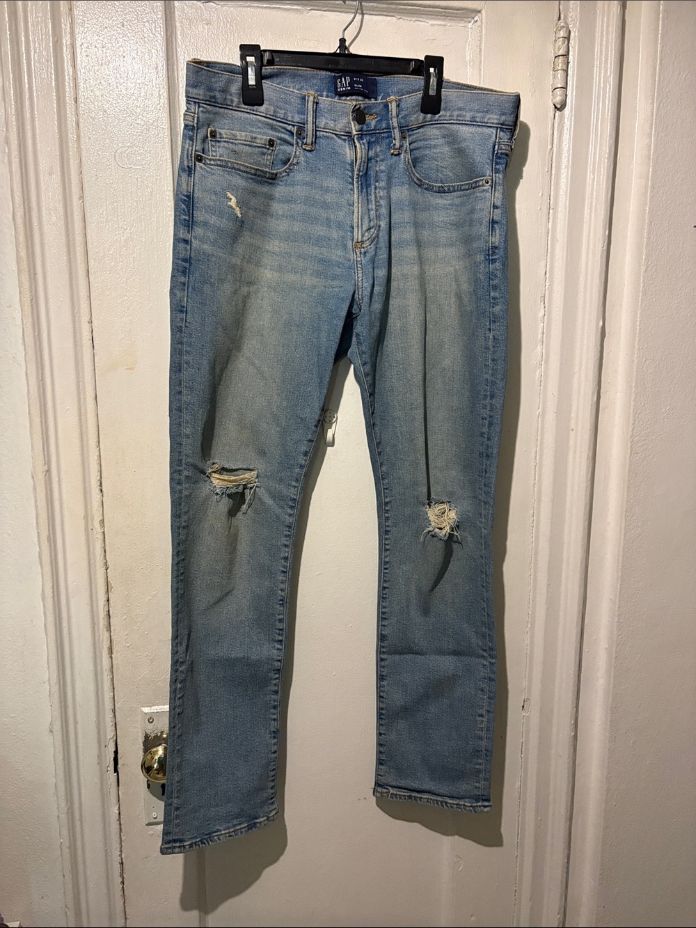 GAP Slim Jeans Light Blue Distressed size 31/30